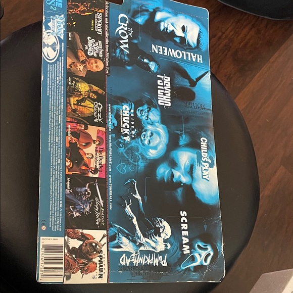 Child's Play Chucky Action Figure with Blue Overalls - Picture 5 of 12